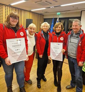 Podeljene zahvale prostovoljcem pri razdeljevanju hrane, sofinancirane s strani EU (9)